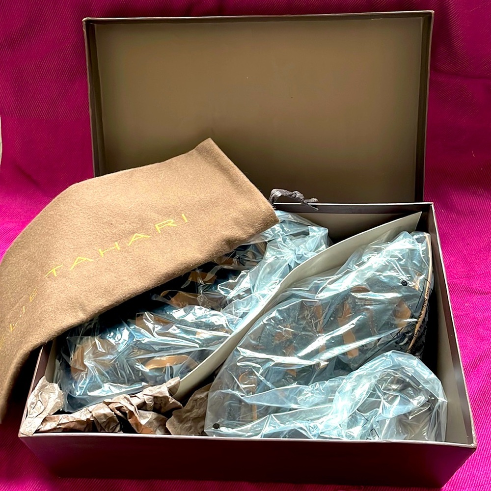 NIB!  Tahari Gorgeous Black Suede Leather Meredith Wedge Sandals.  Size 8.
